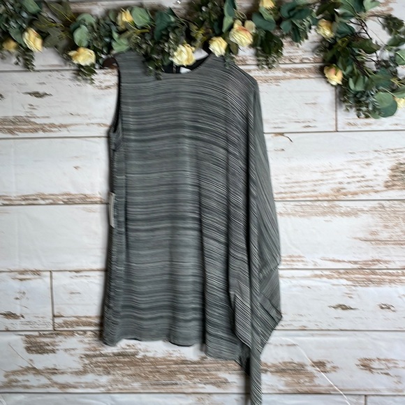 Women's Ali & Jay NWT Striped Black and White Draped Sleeve Mini Dress Medium - Picture 2 of 4